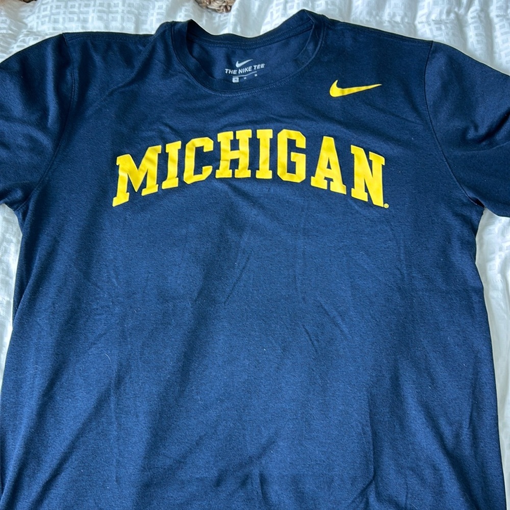 Men’s medium NIKE University of Michigan Dri-fit shirt. Great condition